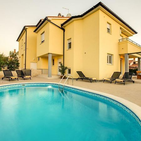 Villa Cera Pula Exteriör bild