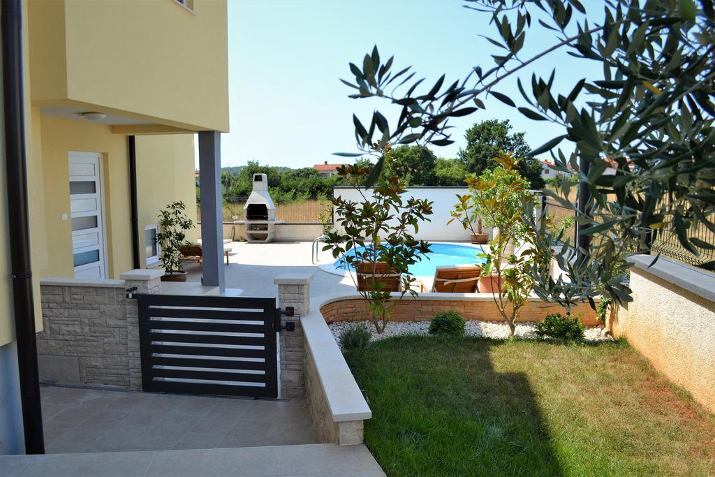 Villa Cera Pula Exteriör bild