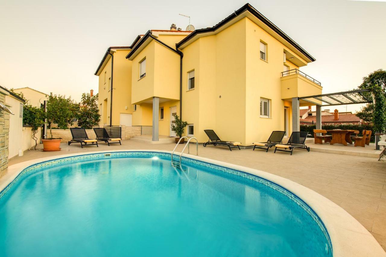 Villa Cera Pula Exteriör bild