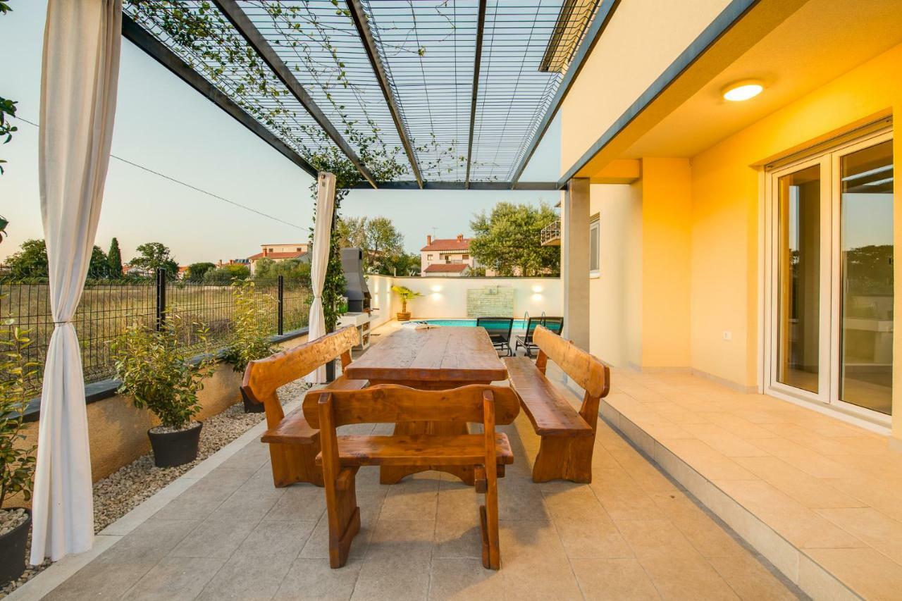 Villa Cera Pula Exteriör bild