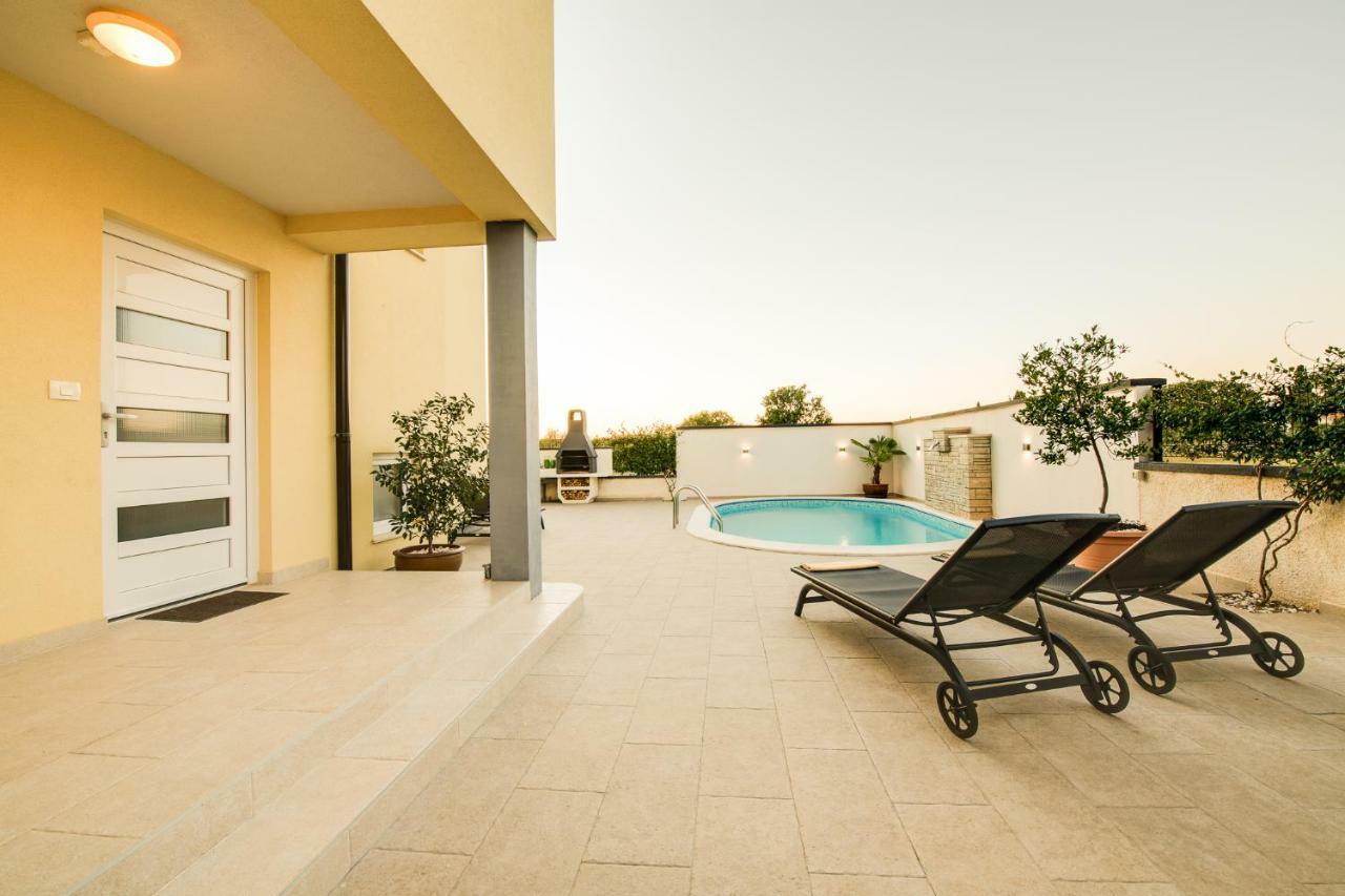 Villa Cera Pula Exteriör bild