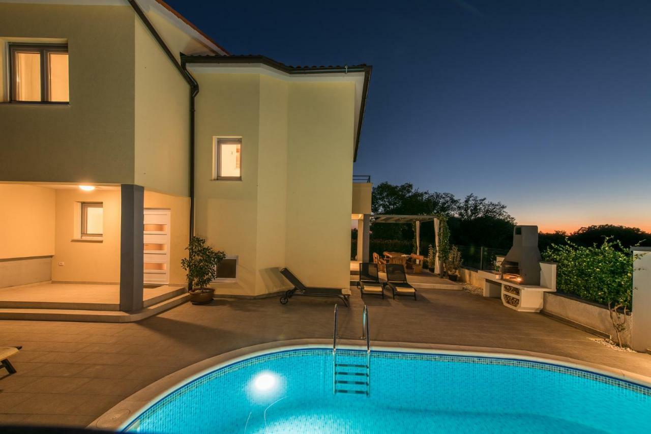 Villa Cera Pula Exteriör bild
